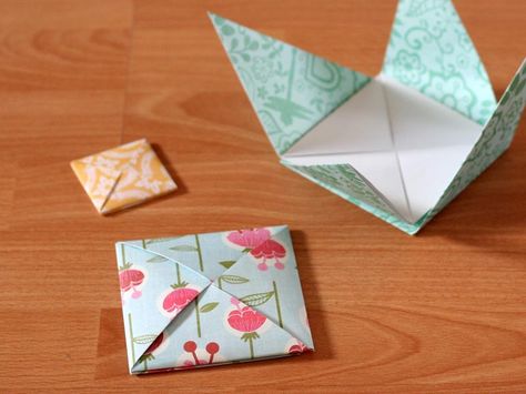 These are great directions for the origami envelope. Video and print. Origami Envelope Easy, Envelope Folding, Square Origami, Origami Folds, Beautiful Origami, Square Envelope, Letter Folding, Origami Star Box, Origami Wedding