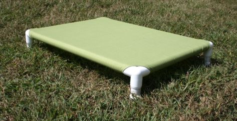 Easy and Comfortable PVC Dog Bed Plans - DIY Guide Stackable Beds, Diy Elevated Dog Bed, Pvc Dog Bed, Eagle Scout Project Ideas, Scout Projects, Raised Dog Beds, Outdoor Dog Toys, Dog Pillows, Dog Cots