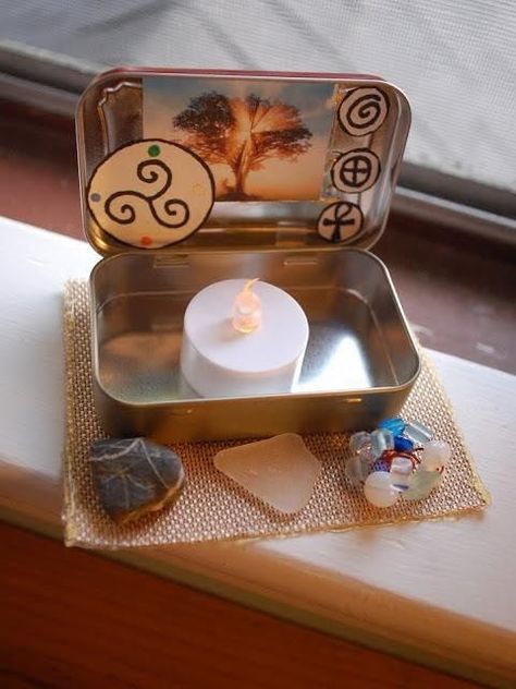 How many of you are familiar with mini-altars? Have you ever seen one? Let’s first start with why you may want something like this. Altars help us to focus our energy during ritual and when w… Earth Projects, Mini Altar, Wiccan Crafts, Altoid Tin, Pagan Crafts, Altered Tins, Mint Tins, Pagan Altar, Witchy Crafts