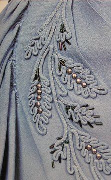 Pattern Puzzle & Quiz: Threads Motif Soutache, Soutache Pattern, Couching Embroidery, Couture Embellishment, Hand Beaded Embroidery, Mode Crochet, Fabric Embellishment, Trendy Sewing, Embroidery Neck Designs