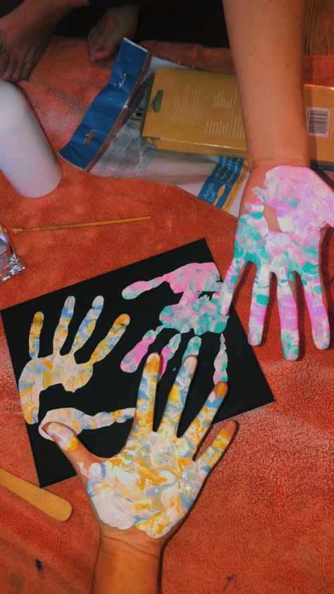 Bestie DIY Project #paint #handprints Couples Art Project, Handprint Painting, Couple Crafts, Painting Ideas On Canvas Easy, Couples Canvas, Diy Best Friend Gifts, Friend Painting, Cute Date Ideas, Friend Crafts