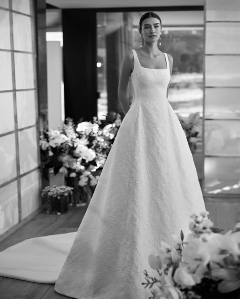 Rosa Clara Couture Malta Wedding Dress - Two-piece dress with A-line silhouette, square neckline, open back, straps and detachable train in brocade. Wedding Dress Two Piece, Rosa Clara Wedding Dresses, Wedding Atelier, Two Piece Wedding Dress, Couture Looks, Designer Wedding Gowns, Wedding Dress Couture, Couture Wedding, Modern Wedding Dress