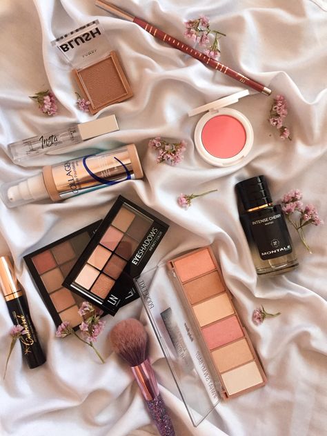 cosmetics. flatlay. cosmetics aethetic Cosmetics Aesthetic, Flatlay Makeup, Makeup Eyes, Brow Shaping, Eyebrow Shaping, Eyebrows, Beauty Makeup, Blush, Makeup