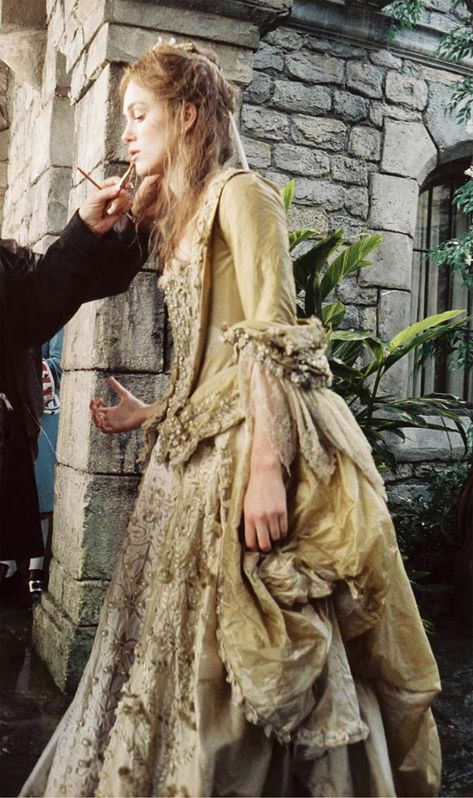 Kiera Knightly Pirates Of The Caribbean Costume, Elizabeth Swann Wedding Dress, Pirate King Elizabeth Swann, Mega Closet, Elizabeth Swann Dress, Elizabeth Swann Nightgown, Elizabeth Swann Costume, Pirates Of The Carribean Elizabeth, Steampunk Pirate Costume