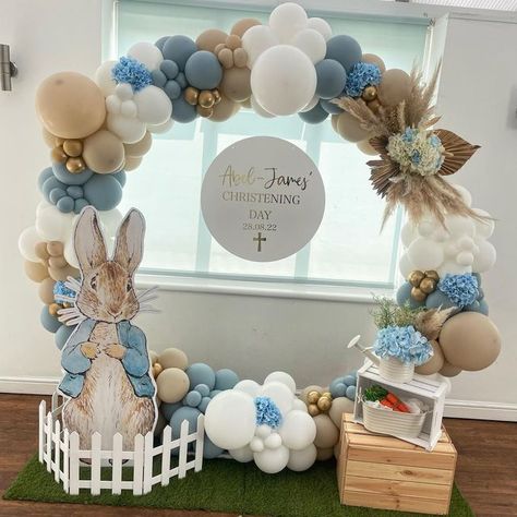 Peter Rabbit Balloons, Peter Rabbit Theme Party, Bolo Da Hello Kitty, Peter The Rabbit, Christening Balloons, Christening Decorations, Easter Baby Shower, Peter Rabbit Birthday, Peter Rabbit Party