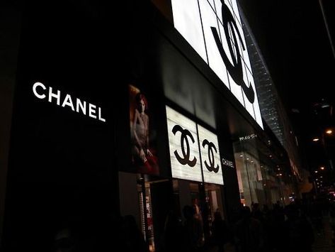 Fashion Tumblr, Chanel Boutique, Middle Man, Red Lipstick, Peace Love, Hong Kong, We Heart It, Chanel, Lost