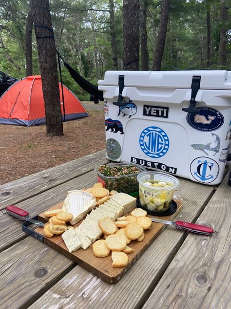 Camping Charcuterie Board, Camping Charcuterie, Cheese And Wine Party, Campfire Desserts, Camping Menu, Cheese And Crackers, One Pot Dinners, Easy Camping Meals, Cheese Tray