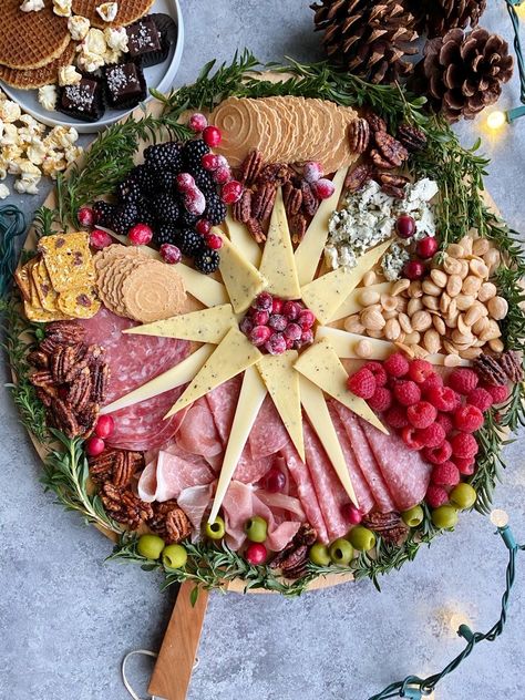 Christmas Cheese Boards! Are you making a cheese board for the holidays? Here are some fun ways to change it up a bit and get festive! Happy Holidays, everyone! Holiday Charcuterie Board, Christmas Cheese Boards, Holiday Charcuterie, Cheese And Fruit, Christmas Cheese, Christmas Platter, Charcuterie Inspiration, Party Food Platters, Charcuterie And Cheese Board