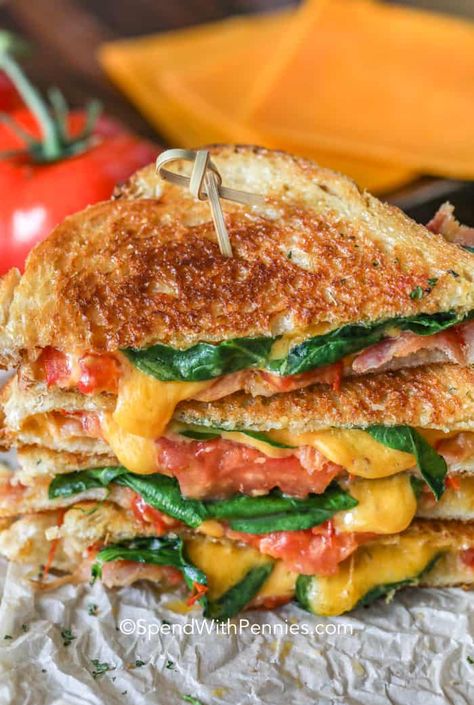 BLT Grilled Cheese is an all-American sammy that everyone loves. It's a delicious combination of a BLT & a grilled cheese sandwich! Apple Dippers, Blt Grilled Cheese Sandwich, Grilled Blt, Ultimate Blt, Grilled Cheese Rolls, Blt Grilled Cheese, Bacon Grilled Cheese Sandwich, Grilled Cheese With Tomato, Blt Recipes