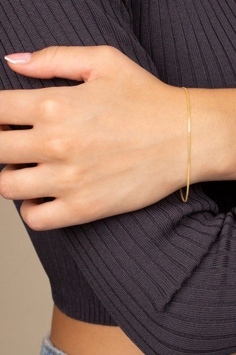 Minimalist Accessories Jewellery, Simple Gold Bracelet, Simple Elegant Jewelry, Meta Ads, Delicate Gold Bracelet, Jewelry Necklace Simple, Simple Chain Necklace, Jewelry Bride, Simple Jewellery