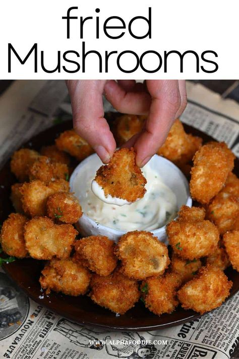 These delicious fried mushrooms are perfect for dipping, serving as an appetizer, and enjoying with friends – and they're so easy to make! Mushrooms Fried, Fried Mushroom Recipes, Mushroom Side Dishes, Mushroom Recipes Healthy, Mushroom Appetizers, Fried Mushrooms, Best Appetizer Recipes, Appetizers Easy Finger Food, Recipes Appetizers And Snacks