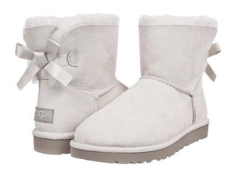 Cute White Winter Boots, White Uggs Boots, White Uggs, White Ugg, Shoes Png, Uggs With Bows, Png Clothes, Feminine Shoes, Dr Shoes