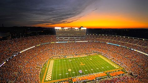 Football Sunset, University Of Tn, Tn Football, Ut Football, Stadium Wallpaper, Rocky Top Tennessee, Neyland Stadium, Tennessee Volunteers Football, Tennessee Girls