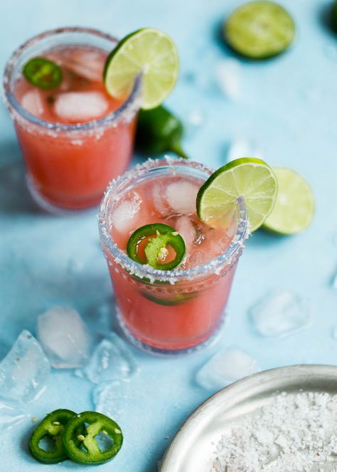 Spicy Watermelon Margarita, Watermelon Margarita Recipe, Summer Margaritas, Spicy Watermelon, Watermelon Margaritas, Easy Margarita Recipe, Summer Bbq Recipes, Jalapeno Margarita, Healthy Cocktails