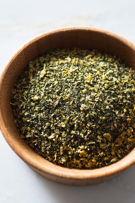 Dry lemon dill seasoning in a small bowl. Dill Seasoning Recipes, Dill Seasoning, Dried Lemon Zest, Dried Dill, Seasoning Recipe, Lemon Dill, Dried Lemon, White Fish, Spice Mix