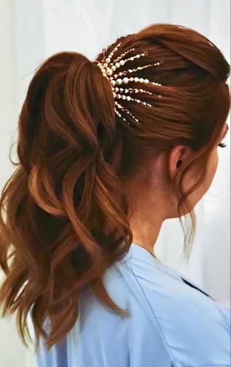 Back view of an auburn haired model with her hair styled in a voluminous, waved, high ponytail, accessorised with a gold and pearl hair accessory that fits round the base of the ponytail and radiates up and out through the hairstyle like the rays of the sun. High Ponytail Accessories, Reception Hairstyle, Ponytail Accessories, Wedding Ponytail Hairstyles, Bridal Ponytail, Glamorous Wedding Hair, Wedding Ponytail, Ponytail Hairstyles Tutorial, Chic Ponytail