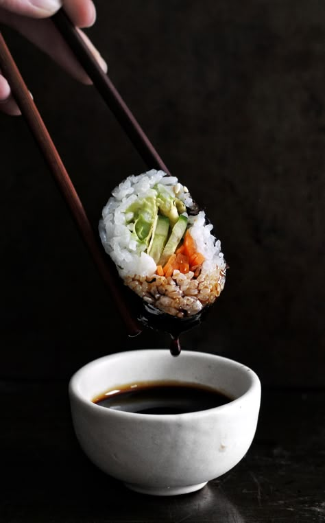 Sushi Photoshoot, Foto Sushi, Sushi Photo, Sushi Photography, Japanese Food Photography, Sushi Vegan, Meals For Three, Sushi Ideas, Food Art Photography