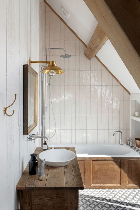 Attic Bathroom Ideas Slanted Ceiling, Slanted Ceiling Bathroom, Sloped Ceiling Bathroom, Loft Bathroom Ideas, Attic Bathroom Ideas, Green Small Bathroom Ideas, Small Attic Bathroom, Green Small Bathroom, Small Bathroom Ideas Green