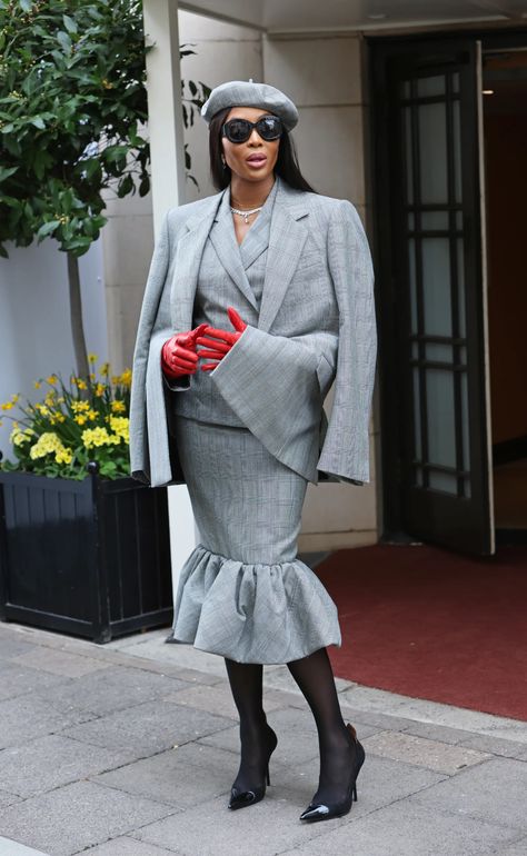 Naomi Campbell Style, Commonwealth Day, Red Leather Gloves, Black Hollywood, Woman Suit Fashion, Dressed To The Nines, Fast Forward, Westminster Abbey, Gowns Of Elegance