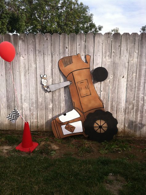 Diy Cars Movie Decorations, Cars Homecoming Theme, Pixar Cars 1st Birthday Party Ideas, Disney Cars Pinata, Cars Theme Decorations, Mater Themed Birthday, Cars Birthday Party Diy, Disney Cars Theme Birthday Party Decorations, Lightning Mcqueen Party Ideas