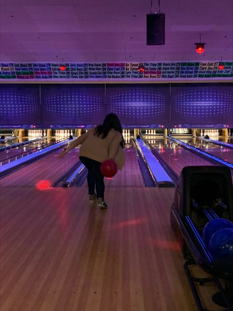 Bowling Fake Story, Bowling Pics Aesthetic, Bowling Ally Aesthetic, Aesthetic Bowling Pictures With Friends, Bowling With Friends, Aesthetic Bowling Alley, Version Board, Greg Davies, The Homies