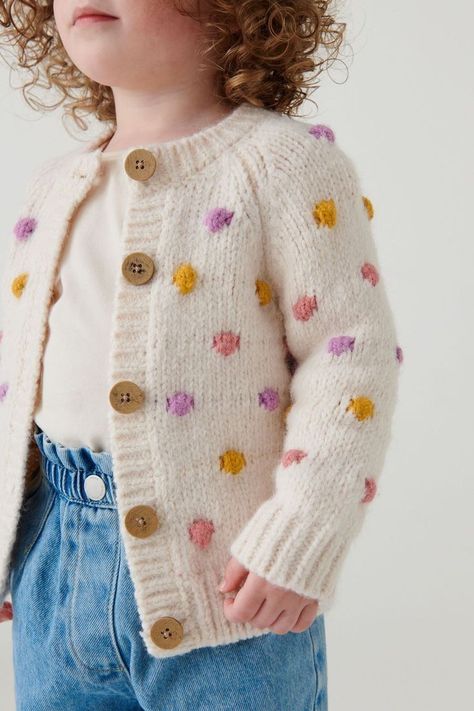 DIY Crochet Pattern for a Cute and Comfortable Summer Sweater for Baby Girls Business Crochet, Dik Vest, Cardigan Til Baby, Kids Sweater Pattern, Baby Dress Embroidery, Crocheted Clothes, Kids Knitting, Baby Cardigan Pattern