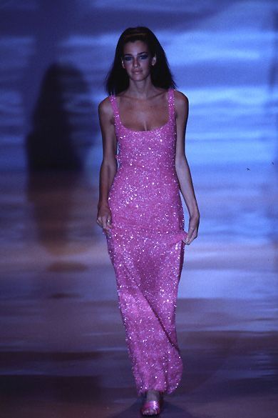 90s Runway Fashion, Runway Fashion Couture, Modern Vintage Fashion, Iconic Dresses, Prom Dress Inspiration, Runway Dresses, Grad Dresses, Fashion Styling, Dress Rental