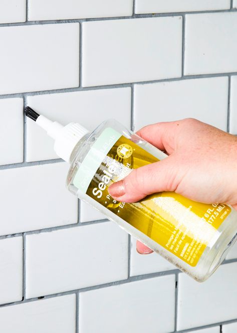 Floor Sealer, Bathroom Caulk, Diy Tile Backsplash, Sealing Grout, Subway Tile Patterns, How To Tile, Grout Sealer, Bathroom Niche, Mosaic Tile Sheets