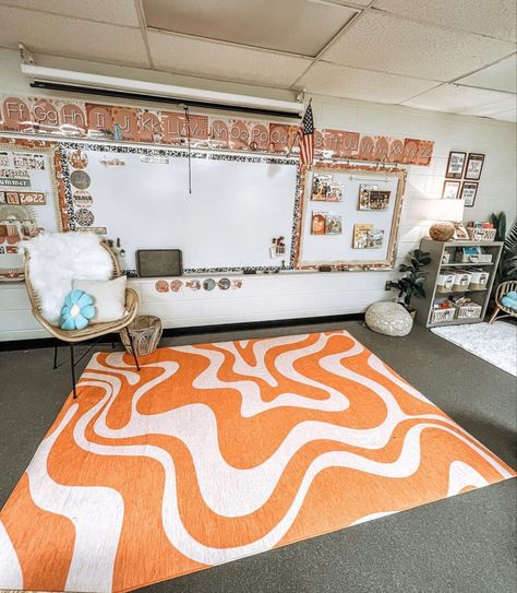 Trendy Classroom Ideas, Relaxing Elementary Classroom, Vibrant Classroom Decor, Classroom Decor Groovy, Boho Classroom Decor Ideas Elementary, Sunset Classroom Theme, Pink And Orange Classroom Decor, Orange And Pink Classroom, Desk Setup Classroom