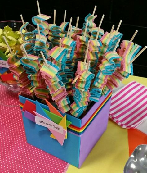 Rainbow Belts Candy, Rainbow Candy Bar Ideas, Rainbow Sweet Table, Rainbow Candy Table, Rainbow Candy Bar, Rainbow Candy Buffet, Birthday Candy Table, Diy Candy Buffet, Candy Table Decorations