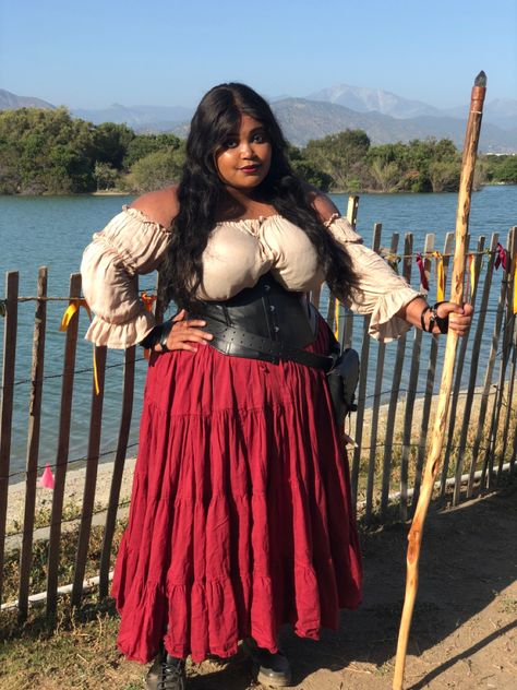 Plus Size Ren Faire, Plus Size Ren Faire Costume, Gesture Study, Hobbit Core, Renfaire Outfit, Pirate Larp, Faire Outfit, Chubby Girl Fashion, Thrift Manifest