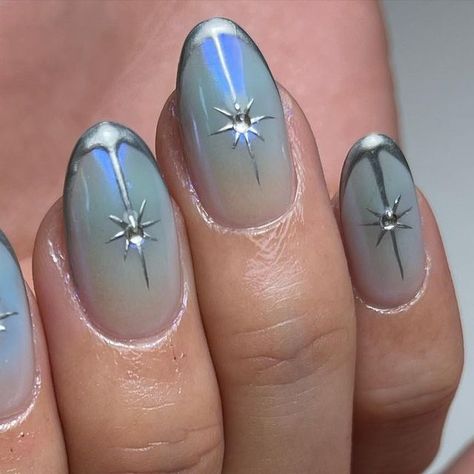 qqᵤᵢᵣₖyₙₐᵢₗₛ* on Instagram: "blue clean chrome ⛓️ using @thegelbottlesingapore mirror chrome liner!" Blue Chrome Star Nails, Silver Chrome Christmas Nails, Chrome Winter Nails, Blue Chrome Nails, Blue And Silver Nails, Silver Nail Art, How To Clean Chrome, Light Blue Nails, Chrome Nail Art