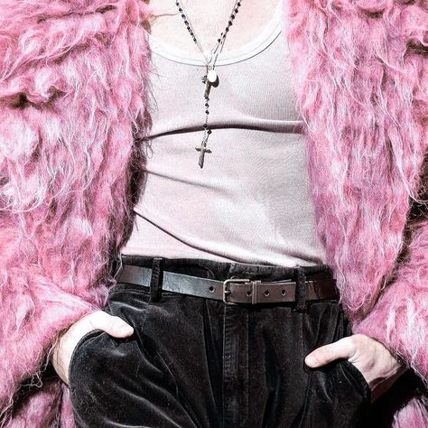 Klaus Hargreeves Outfit, Klaus Hargreeves Aesthetic, Klaus Hargreeves, Sick Of People, Robert Sheehan, Towards The Sun, Character Aesthetics, Favourite Characters, Comfort Characters