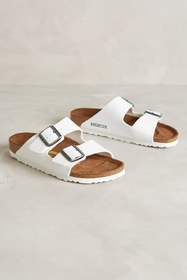 Birkenstock Arizona White Birkenstocks, Birkenstock Sandals Arizona, Ugly Shoes, Birkenstock Sandals, Birkenstock Arizona, Shoe Obsession, Timberland Boots, Sandals Summer, Cute Shoes