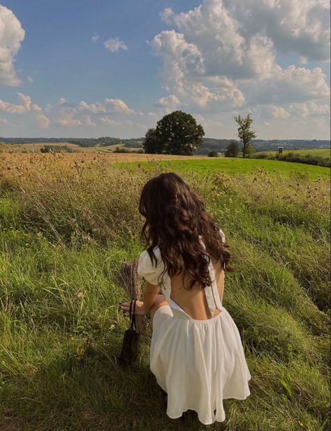 Alison Core Aesthetic, Countryside Girl Aesthetic, Peasant Girl Aesthetic, White Dress In A Field, Eloise Eden, Cottagecore Girl Aesthetic, Cottagecore White Dress, White Girl Aesthetic, White Cottagecore Dress