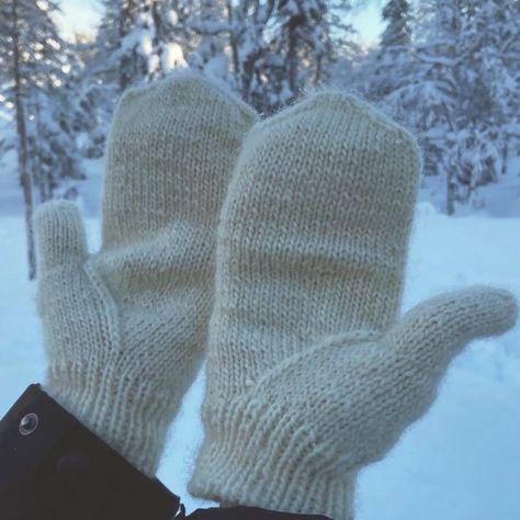 Magic Loop Mittens Free Pattern, Arched Gusset Mittens, Knit Mittens Free Pattern In The Round, Free Knit Mitten Patterns, Knit Mittens Free Pattern, Mitten Pattern, Yarn Weights, Knitted Mittens Pattern, Knitted Mittens