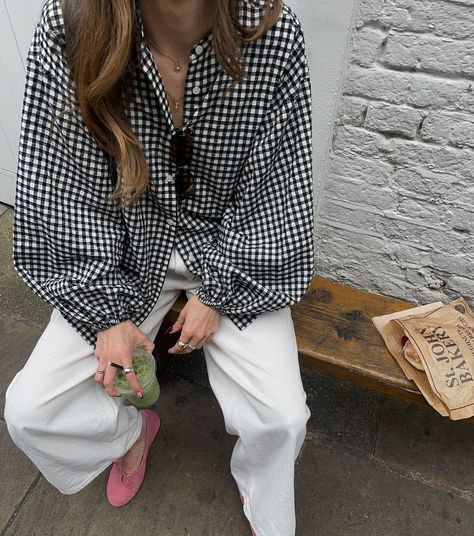 Gingham Top Outfit, Gingham Shirt Outfit, Chloe Hayward, Inspiring Aesthetic, Pants Trend, Oversized White Shirt, Trendy Girls Outfits, Timeless Outfits, Black And White Gingham