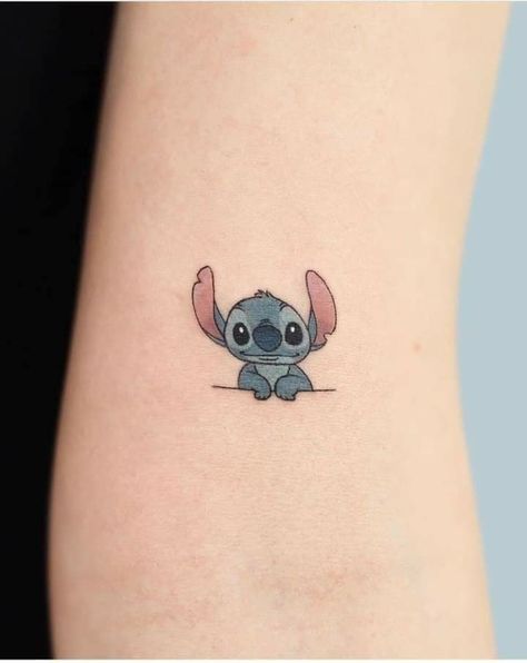 Tiny Disney Tattoo, Toothless Tattoo, Cute Disney Tattoos, Disney Stitch Tattoo, Lilo And Stitch Tattoo, Ohana Tattoo, Stitch Tattoo, Cute Little Tattoos, Tatuaje A Color