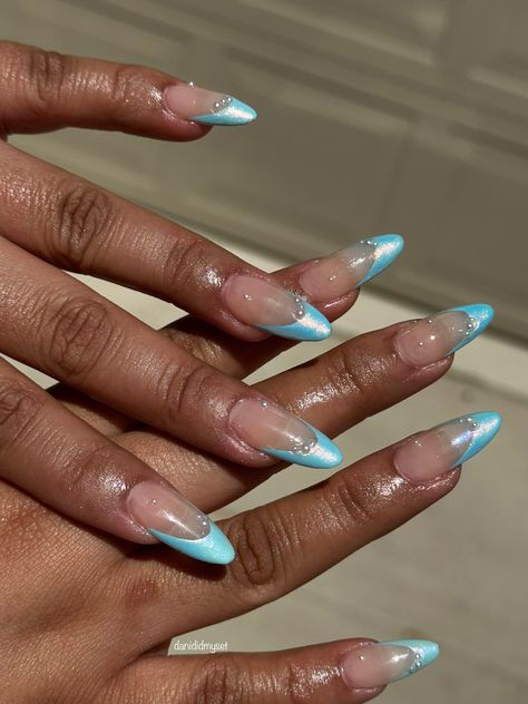 Clear Nails With Blue Tips, Aquamarine Chrome Nails, Light Blue Nail Art Design, Ocean Blue Nail Designs, Aquamarine Nails Gel, Aqua Prom Nails, Aqua Almond Nails, Baby Blue Chrome French Tip Nails, Aqua French Tips