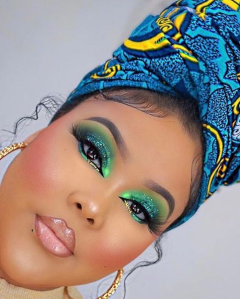 9 Mint Green Makeup Looks You Could Pull Off in Fall African Makeup, Green Eyeshadow Look, Carnival Ideas, Drag Make-up, Cute Eyeshadow Looks, Carnival Makeup, Makeup Hacks Beauty Secrets, Magical Makeup, Mint Green Dress