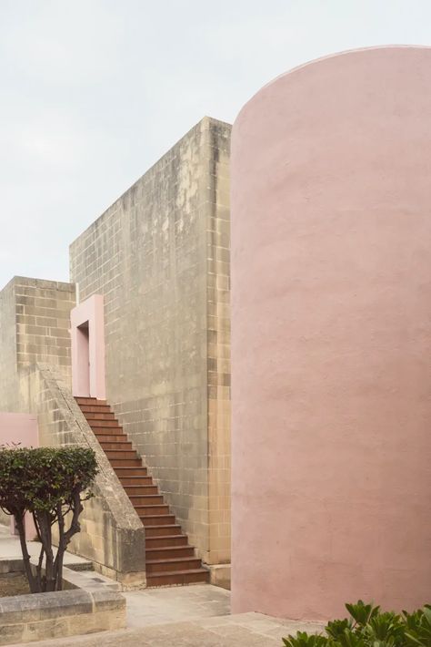 Richard England, Lorenzo Zandri · University of Malta · Divisare South Of France Architecture, Malta House, Pink Villa, Gagosian Gallery, Compact House, Conceptual Architecture, Minimal Photography, 3d Landscape, Walter Gropius