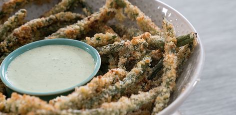 Baked Green Bean Fries By Trisha Yearwood Baked Green Bean Recipes, Green Bean Fries, Trisha Yearwood Recipes, Baked Green Beans, Fried Green Beans, Trisha Yearwood, Fries Recipe, Green Bean Recipes, Food Trends