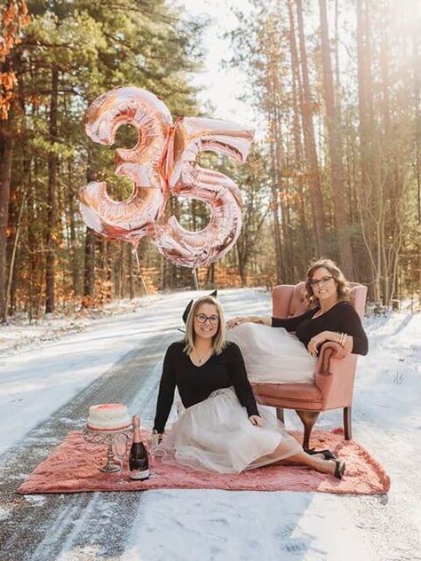 Twin Birthday Pictures, 40th Photo Shoot, Prosecco Cake, 40th Birthday Photo Shoot, 40th Birthday Photoshoot, Bday Pic Ideas, Bff Shoot, Best Friend Anniversary, Girlfriends Photoshoot