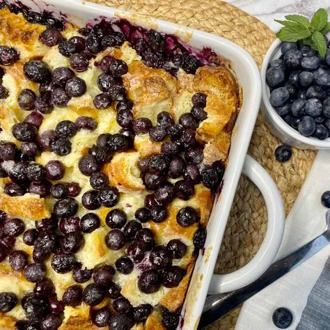 Blueberry Croissant Bake Blueberry Breakfast Ideas, Breakfast Ideas For Baby, Maple Breakfast, Baked Breakfast Casserole, Party Bread, Blueberry French Toast Casserole, Make Ahead Breakfast Casserole, Baked Breakfast Recipes, Blueberry Breakfast