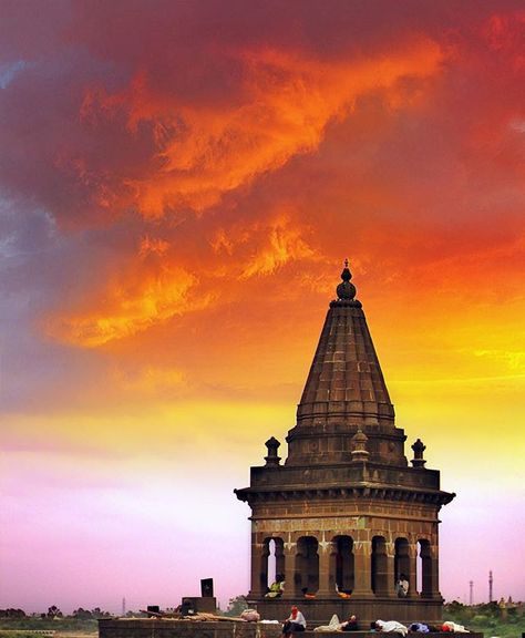 A small temple at the banks of river Chandrabhaga, Pandharpur. Pandharpur is the most popular pilgrimage city on the banks of Chandrabhaga or also called Bhimā river in Solāpur district, Maharashtra, India. Pandharpur is situated on the 1711 north axis and the 7511 east longitude in Solapur District. The Vithoba temple attracts about a million Hindu pilgrims during the major yātrā (pilgrimage) in the month of Ashadh (June–July). Picture Credits: @mr.vadapav.  #chandrabhaga #bhimariver #pandh... Pandharpur Temple, Small Temple, Temple Photography, God Artwork, Indian Wedding Photography Poses, Lord Ganesha Paintings, Indian Temple, Banner Background Images, Photo Editing Tutorial