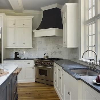 Corner Stove soapstone? Dark Blue Kitchen Cabinets, Corner Stove, Dark Blue Kitchens, Stylish Kitchen Design, Blue Kitchen Cabinets, Kitchen Hoods, Kitchen Corner, Elegant Kitchens, Transitional Kitchen