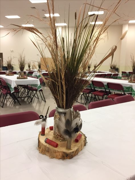 Swamp Theme Centerpiece, Ducks Unlimited Banquet Decor, Hunting And Fishing Centerpieces, Hunting Centerpieces, Duck Hunting Centerpieces, Hunting Centerpiece Ideas, Hunting Table Decor, Hunting Table Decorations, Duck Hunting Table Centerpieces