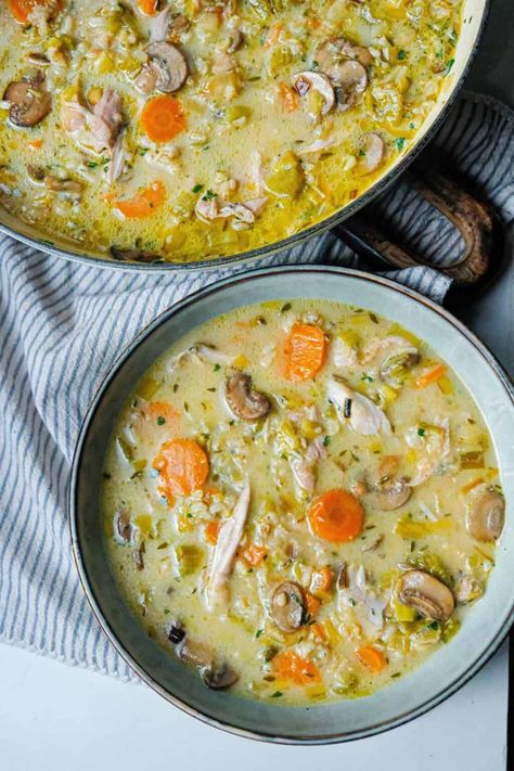 Chicken and Leek Soup with Mushrooms & Brown Rice - Cristina's Kitchen Chicken Wild Rice Soup Recipes, Chicken And Leek Soup, Chicken Leek Soup, Mushroom Leek Soup, Roasted Tomato Chicken, Soup With Mushrooms, Chicken Veggie Soup, Wild Rice Soup Recipes, Chicken Wild Rice