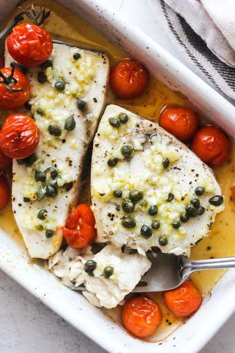 top view of baked swordfish with a piece on a fork Baked Swordfish Recipes, Baked Swordfish, Mussels Recipes, Baked Mussels, Swordfish Recipes, Fish Meals, Detox Meal Plan, Seafood Recipes Healthy, Healthiest Seafood