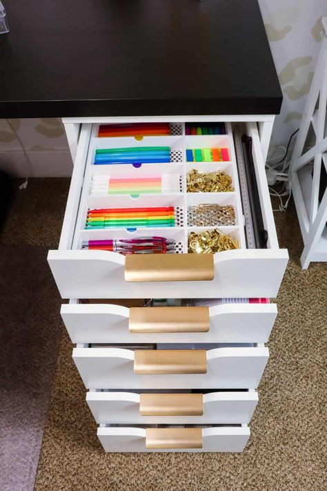 10 Life-Changing Desk Drawer Organization Tips - Practical Perfection Teacher Drawer Organization, Desk Organization Drawer, Desk Drawer Ideas, Craft Desk Organization Small Spaces, Home Office Supply Organization, Drawer Organization Office, Desk Drawer Organizer, Under The Desk Storage Ideas, Office Organization At Work Desks